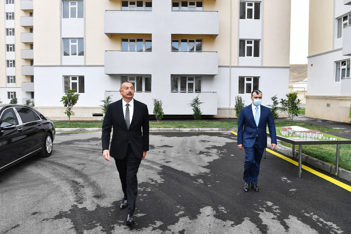 Президент Ильхам Алиев принял участие в церемонии вручения квартир и автомобилей семьям шехидов и инвалидам войны в Ходжасане-ВИДЕО -ОБНОВЛЕНО-1 