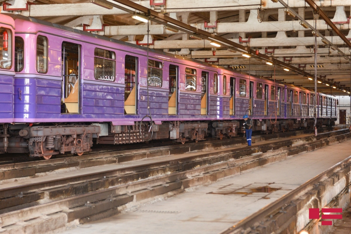 Bakı metrosu üçün istehsal olunan dörd qatar Bakıya çatdırılıb - FOTO 