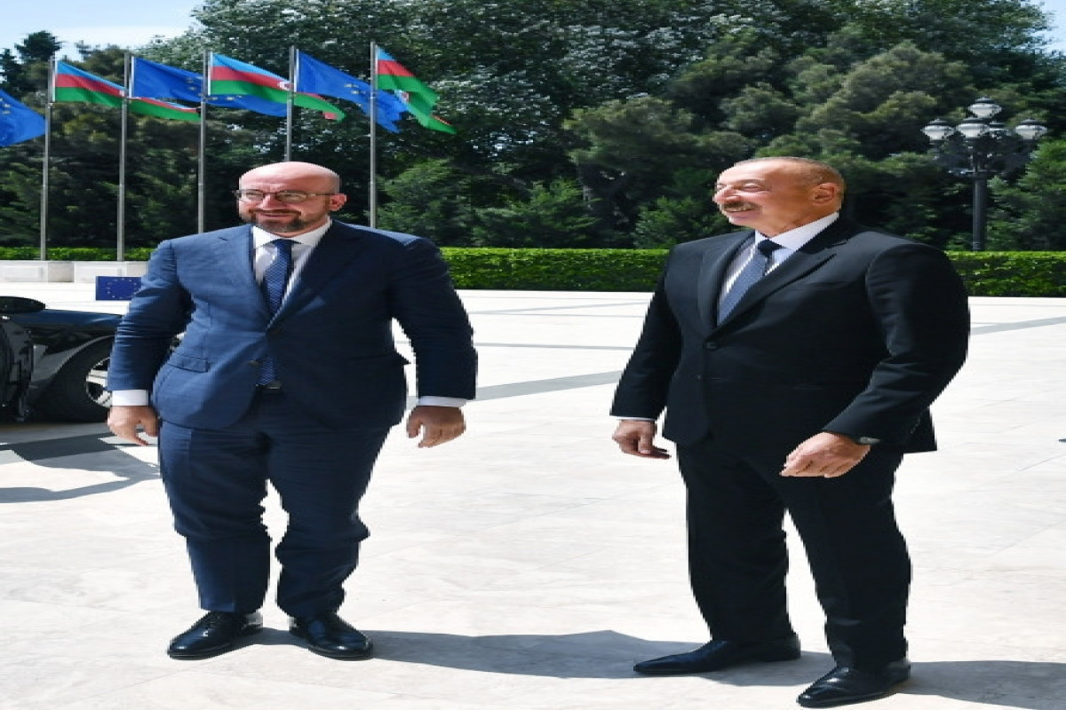 Президент Азербайджанской Республики Ильхам Алиев и президент Совета Европейского Союза Шарль Мишель