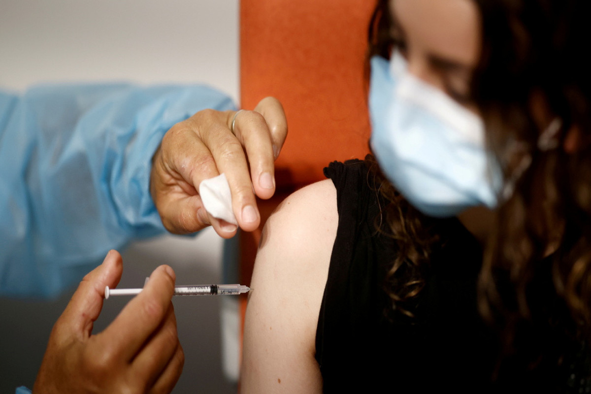 В Британии отказались от массовой вакцинации детей от COVID-19