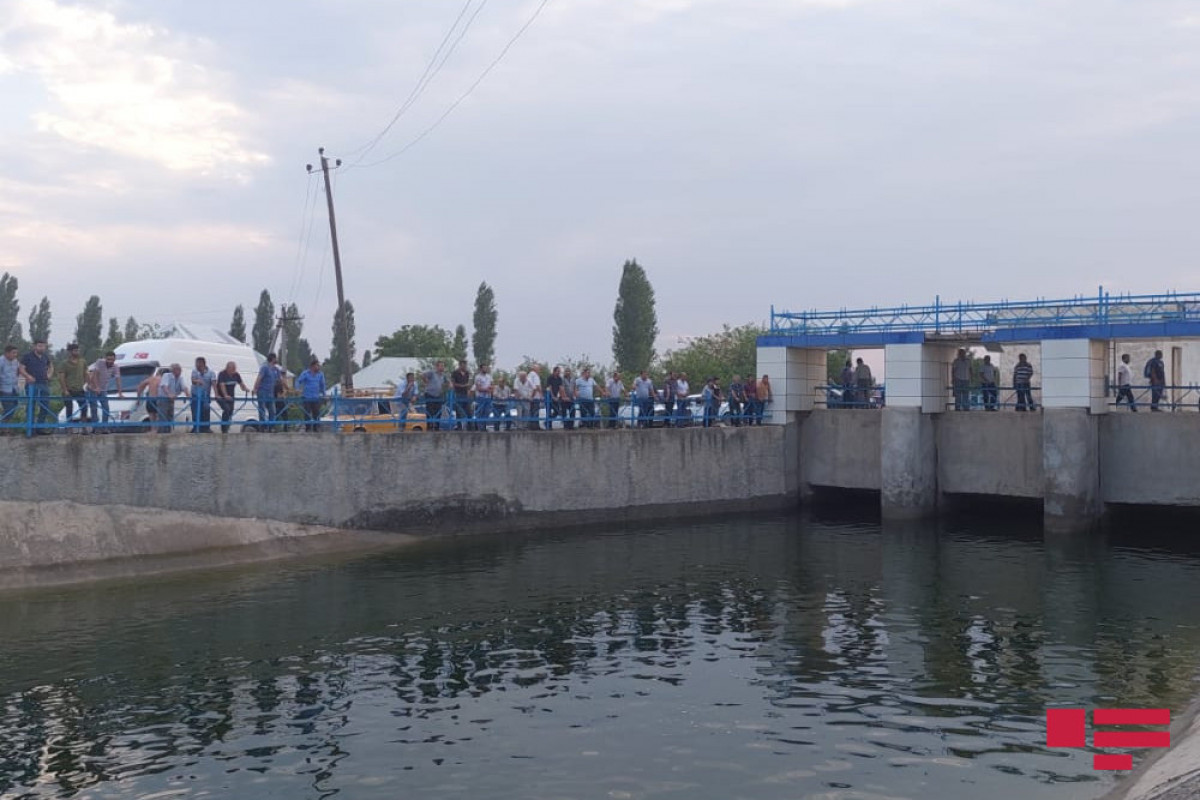 Şəmkirdə su kanalında batan oğlanın axtarışları