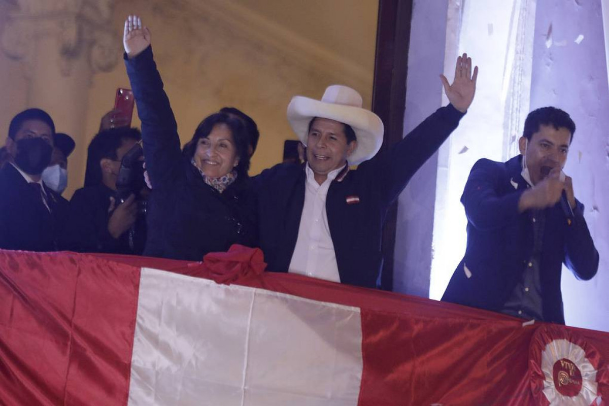 Perunun yeni seçilmiş prezidenti Pedro Kastillo və yeni seçilmiş vitse-prezident Dina Ersilia Bularte Seqarra