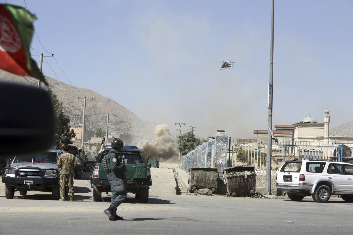 Rockets fired on Afghan presidential palace