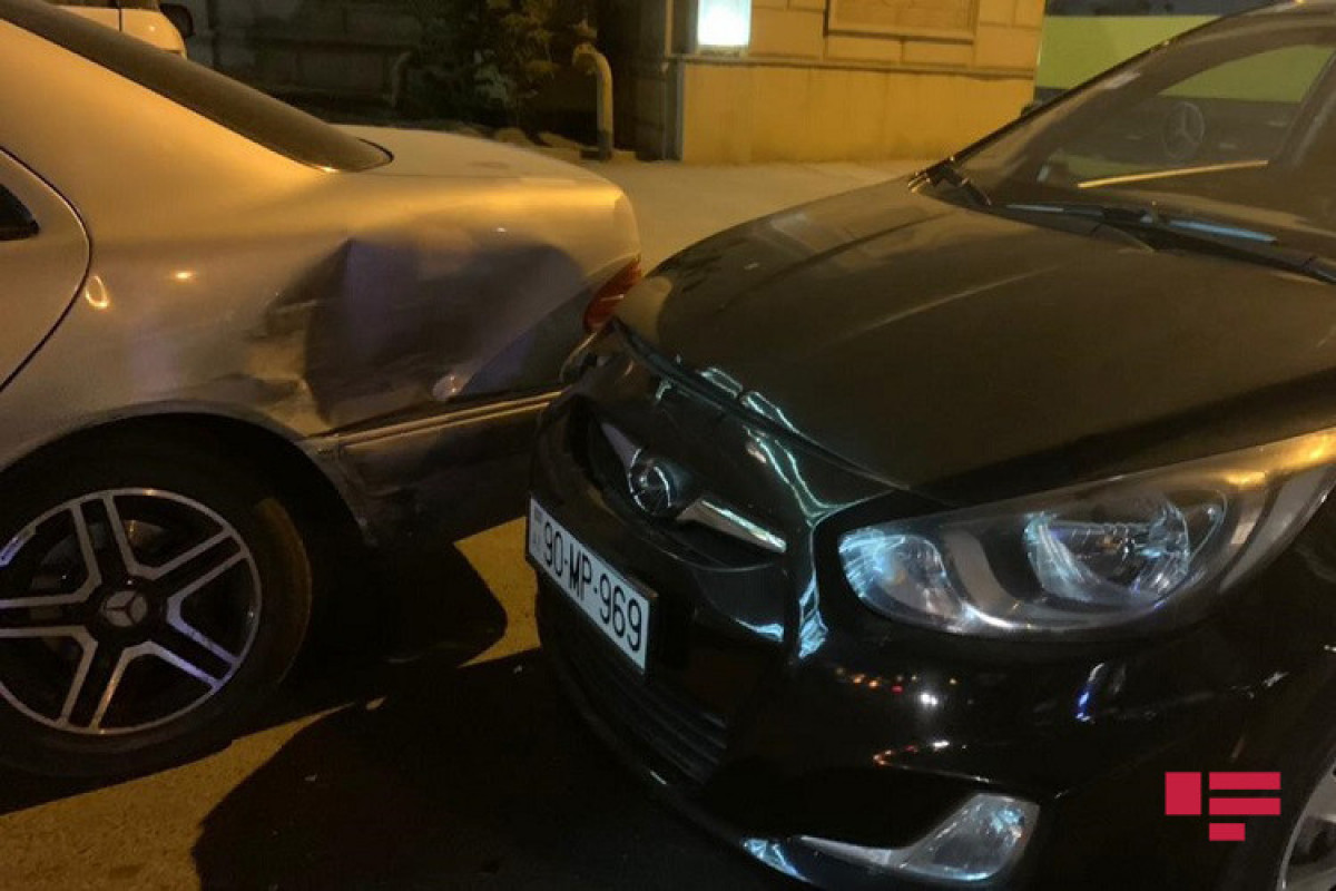 В Баку произошло ДТП с участием пяти машин, виновник сбежал с места происшествия -ФОТО 
