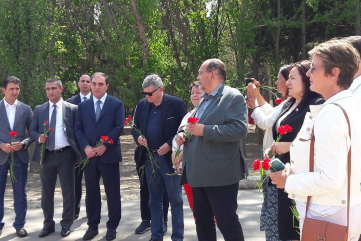 Члены Национальной ассамблеи Франции в Гяндже посетили территорию, подвергшуюся обстрелу со стороны Армении