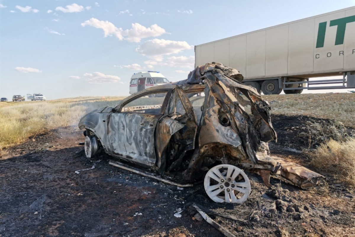 Rusiyada yol qəzasında avtomobil tamamilə yanıb, 4 nəfər ölüb - FOTO  - VİDEO 