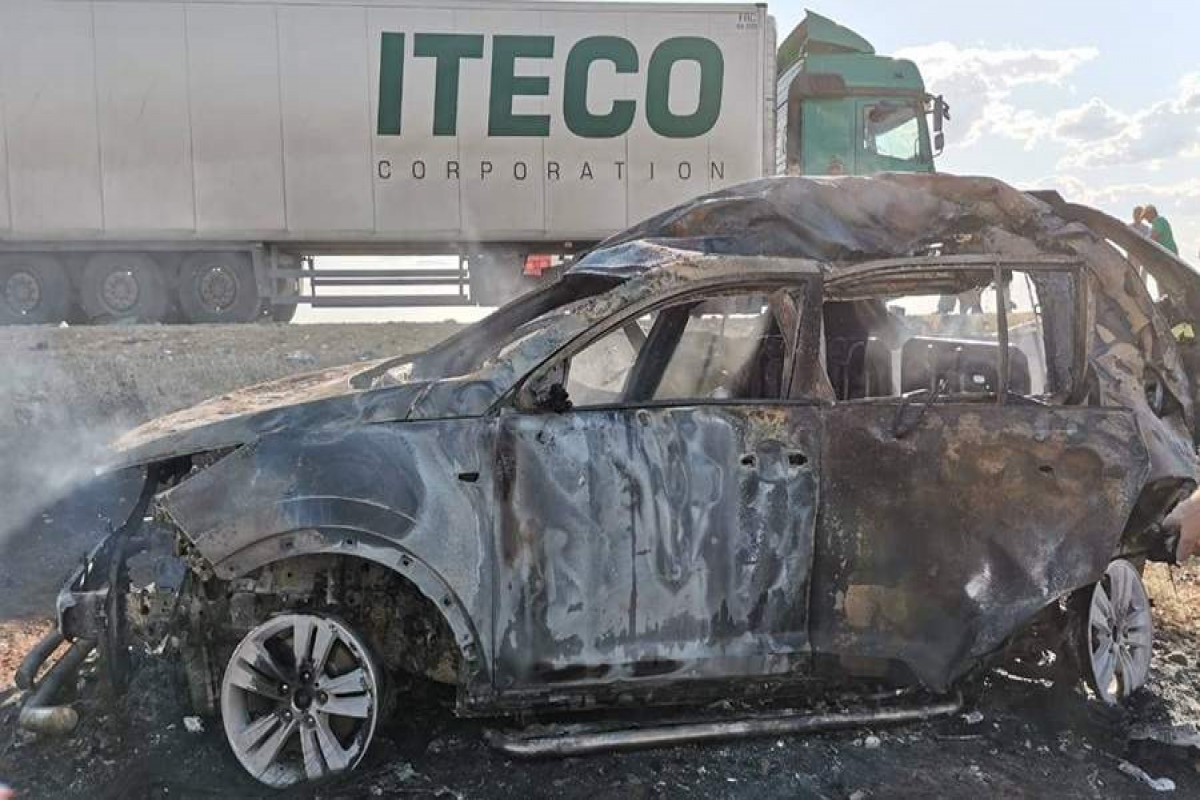 Rusiyada yol qəzasında avtomobil tamamilə yanıb, 4 nəfər ölüb - FOTO  - VİDEO 