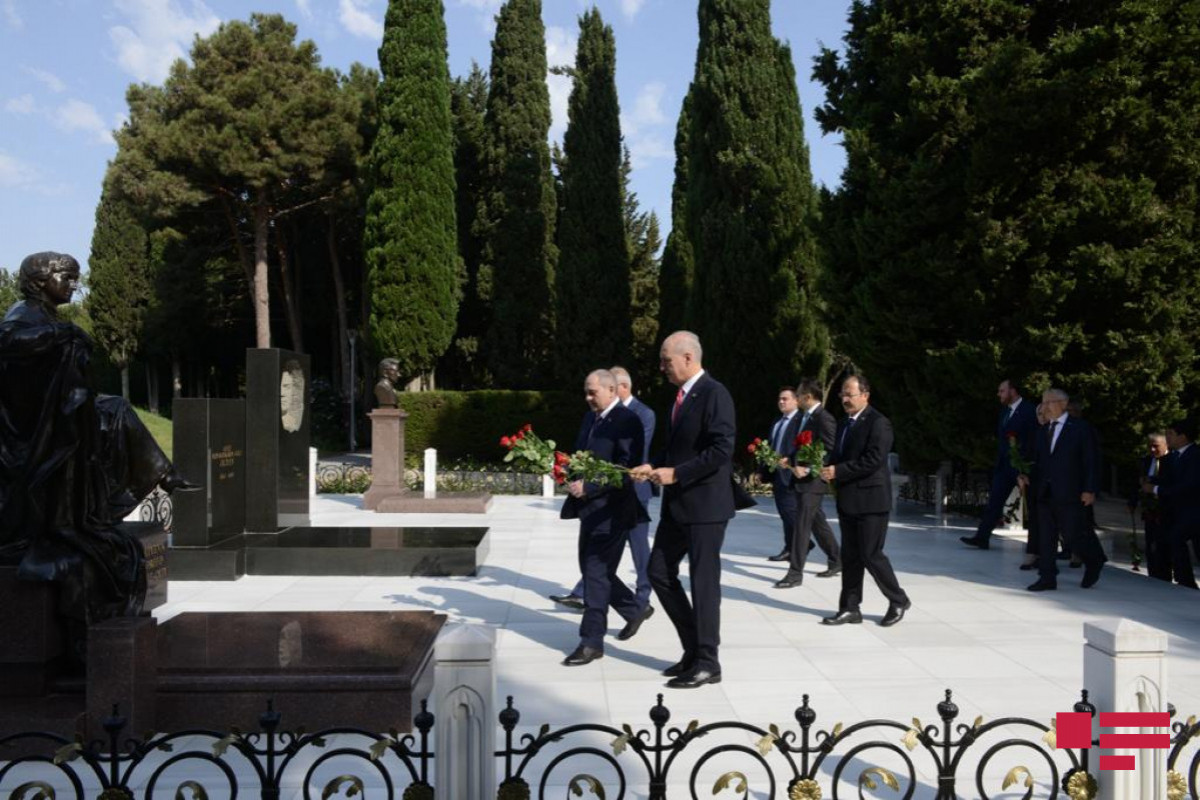 AK Party delegation visited the Alley of Honors, the Alley of Martyrs, and the Turkish Martyrdom