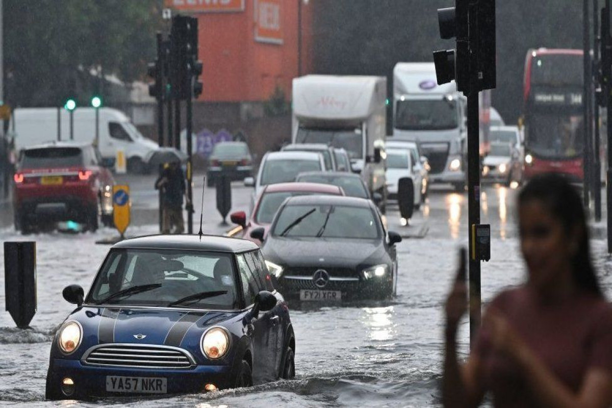 Flooded London hospitals ask patients to stay away
