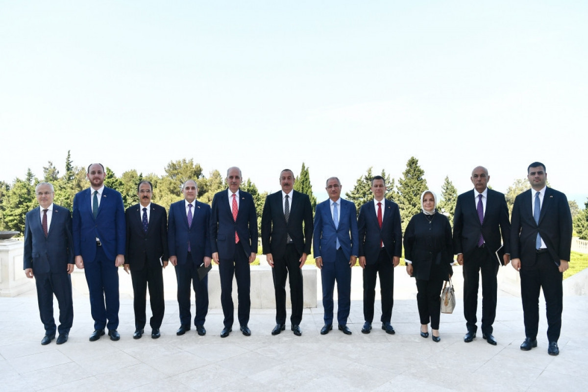 Президент Ильхам Алиев принял первого заместителя председателя Партии справедливости и развития Турции