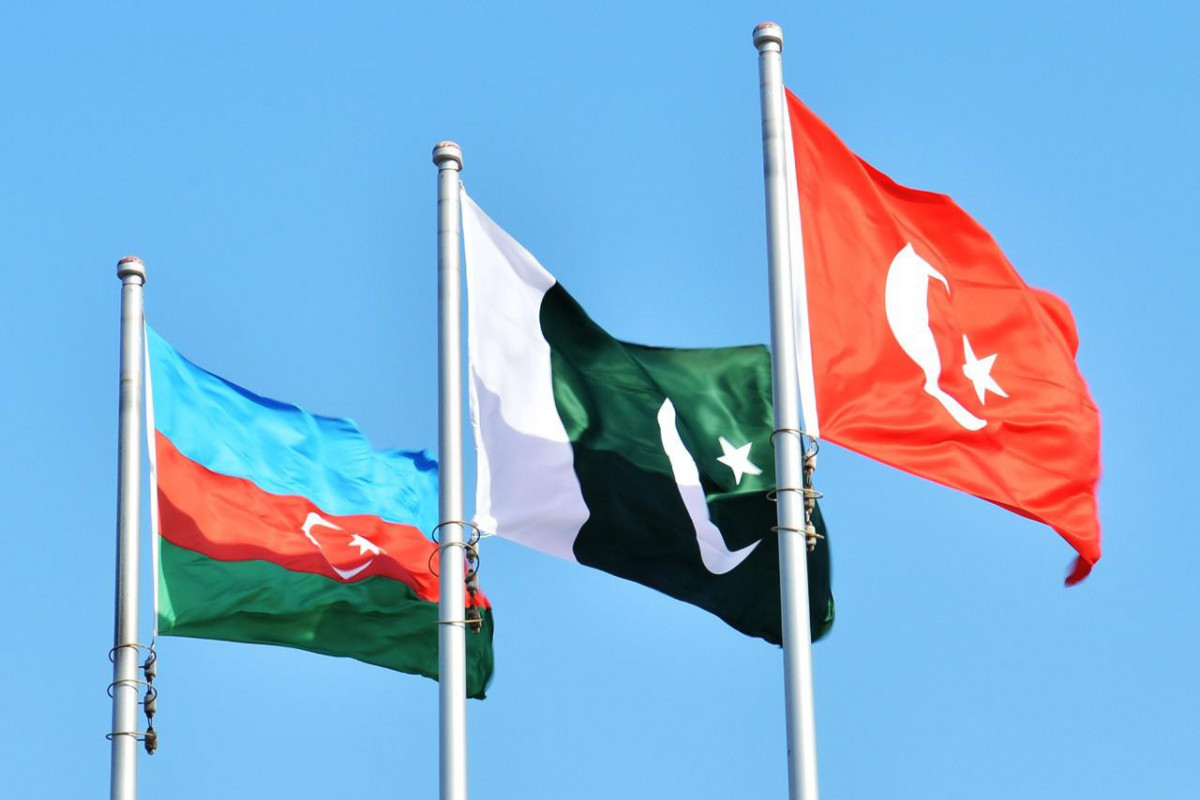 Флаги Азербайджана, Пакистана и Турции