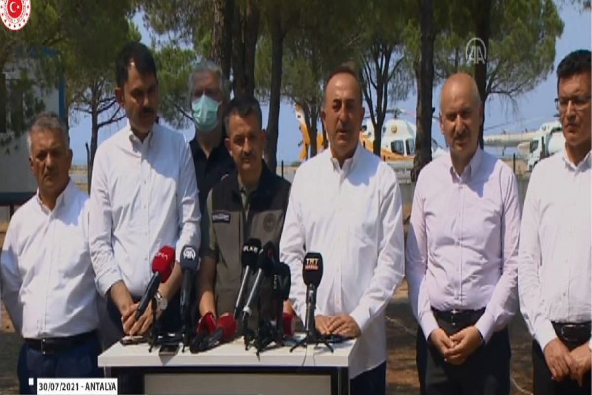 Türkiyənin kənd təssərüfatı və meşə naziri Bəkir Pakdemirli və XİN başçısı Mövlud Çavuşoğlu
