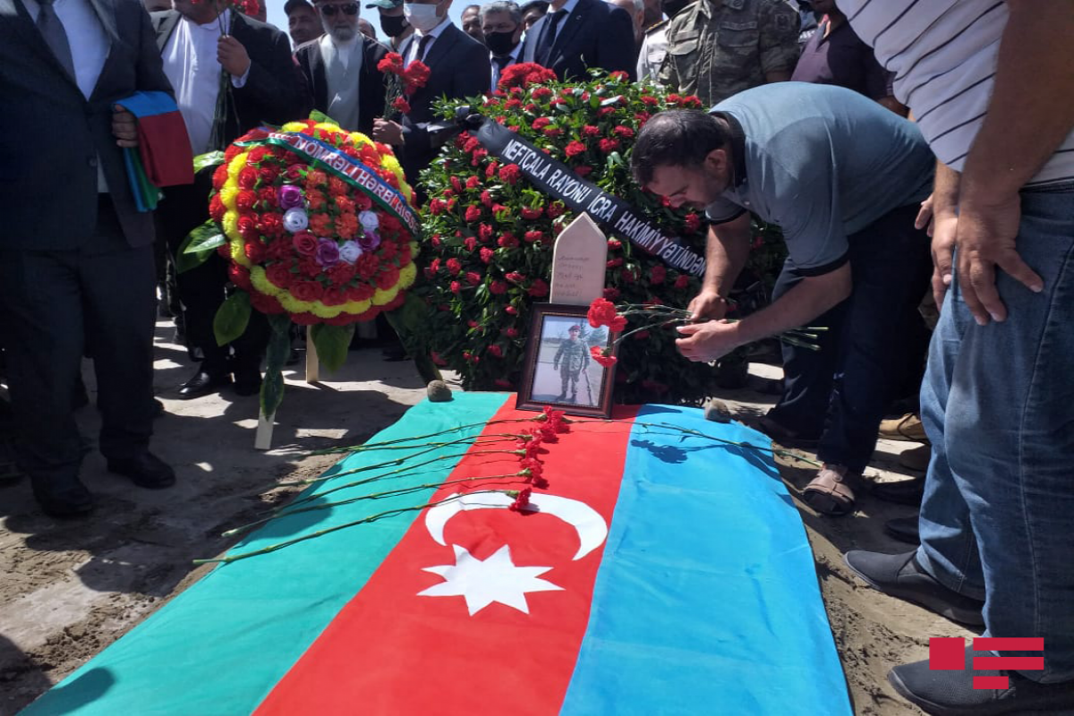 Похороны шехида Отечественной войны Мамедаги Иманова в Нефтчале