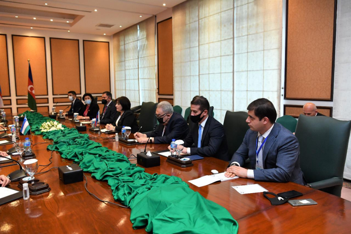 Председатель ММ Сахиба Гафарова встретилась со спикером парламента Узбекистана в рамках ПА ОЭС 