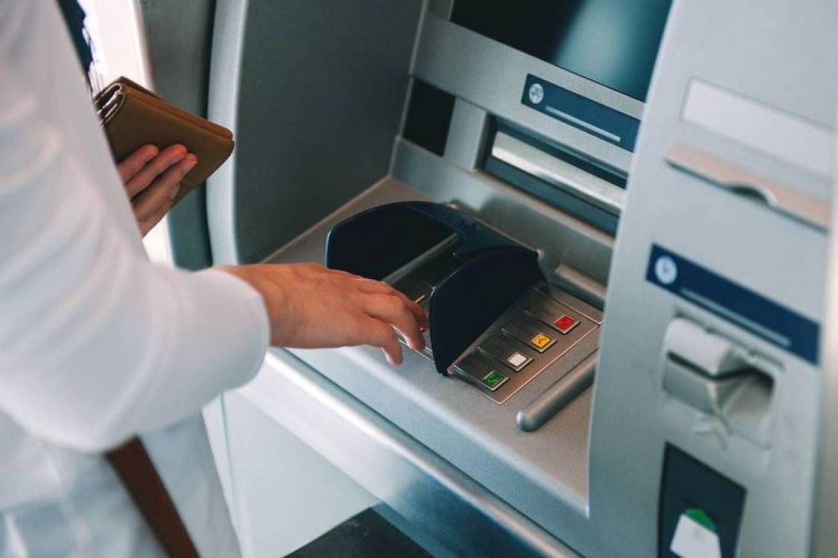 Azərbaycanda bu il bank kartları ilə əməliyyatların 73%-i nağdlaşdırmadan ibarət olub