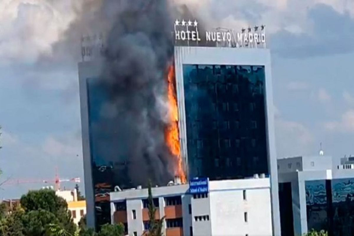 В Мадриде загорелся отель-ВИДЕО 