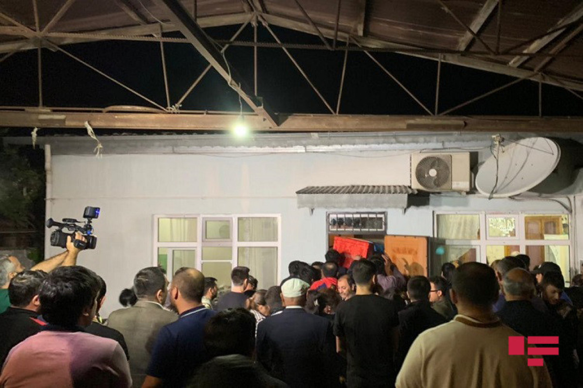 Тело погибшего в Кяльбаджаре журналиста доставлено в его дом в Баку