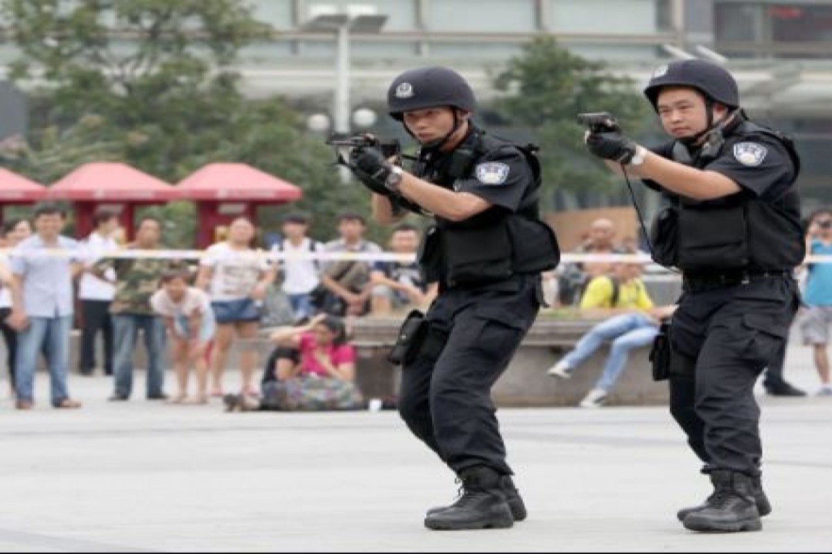 Çində bıçaqlı şəxsin hücumu nəticəsində 5 nəfər ölüb, 15 nəfər yaralanıb