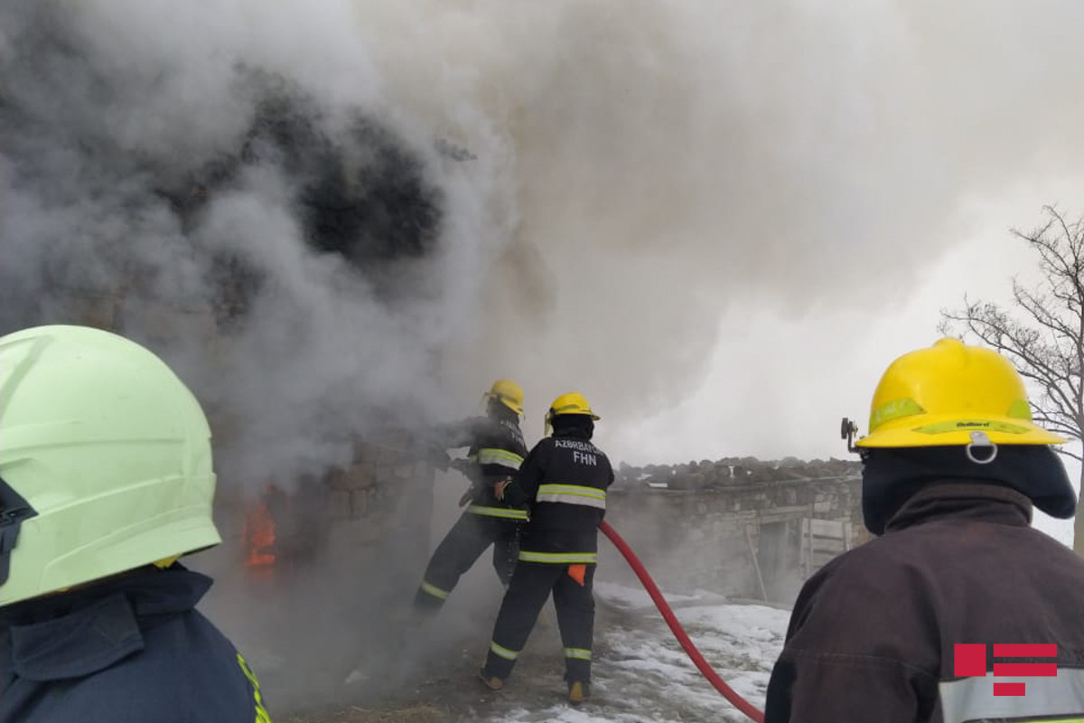 МЧС: Осуществлен 41 выезд на тушение пожара, спасены 4 человека