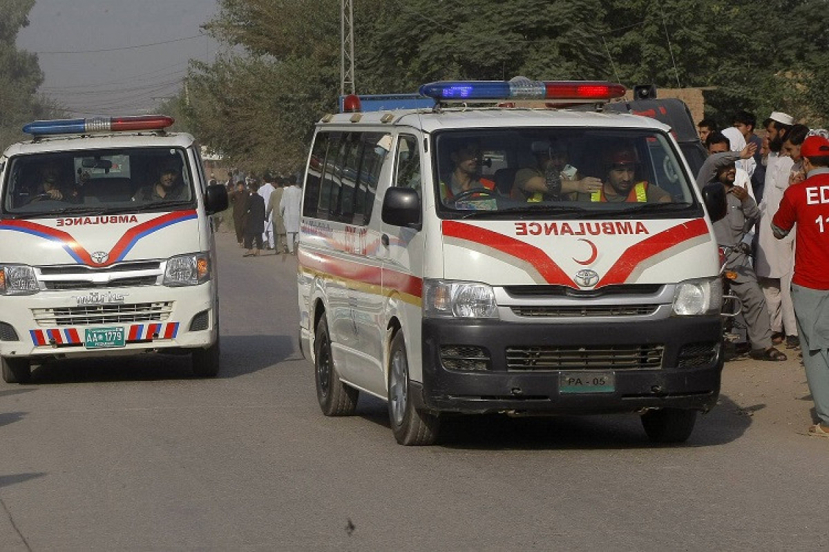 Число жертв столкновения двух поездов на юге Пакистана возросло до 62