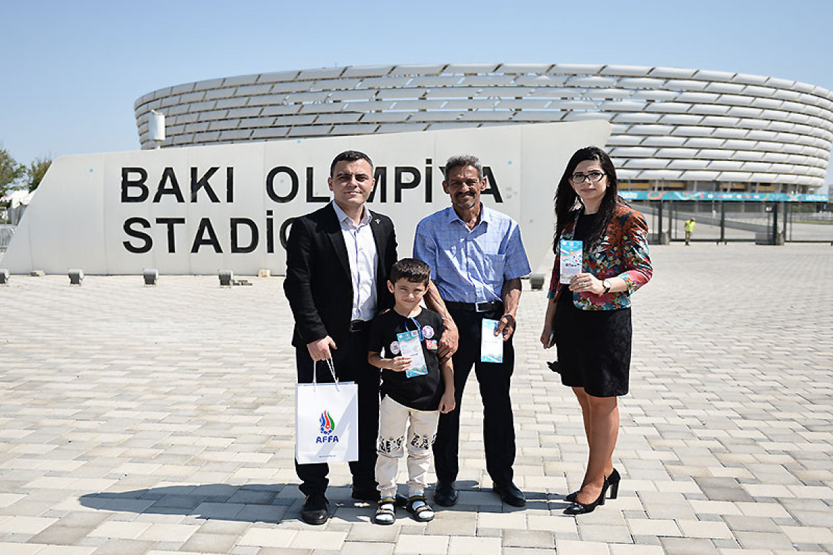 AFFA uşaqlara AVRO-2020-nin oyunlarına bilet hədiyyə edib - FOTOLENT 