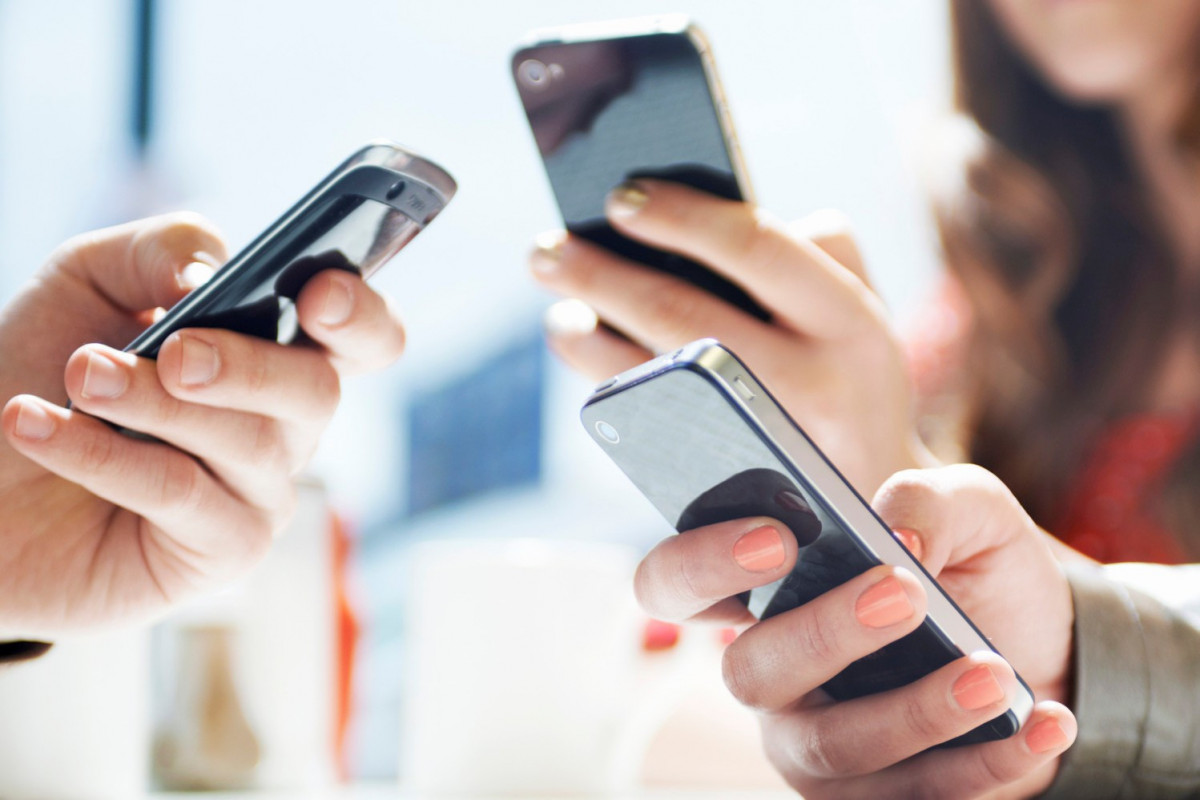 Azərbaycana mobil telefonların idxalı azalıb