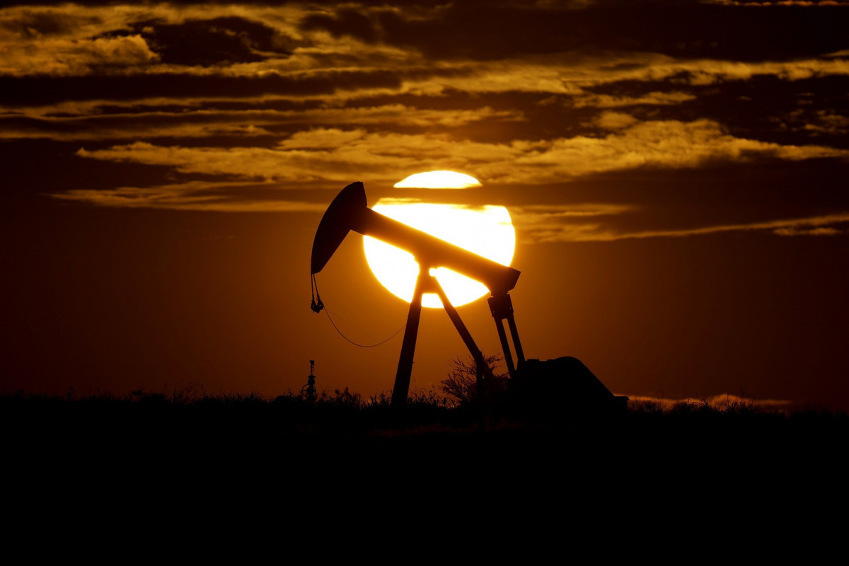 Цена азербайджанской нефти превысила 76 долларов
