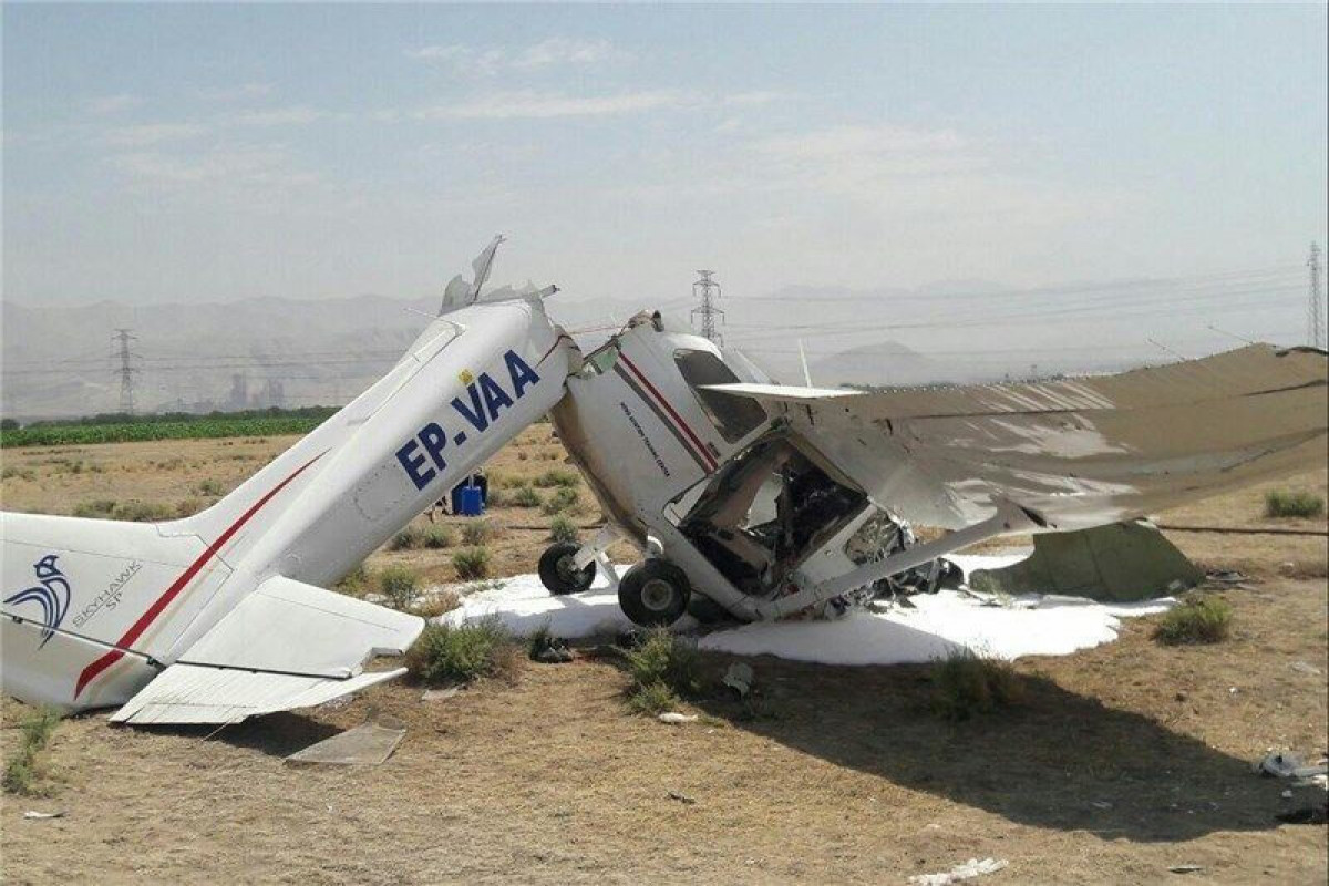 В результате крушения самолета в Иране погибли два человека -ФОТО 