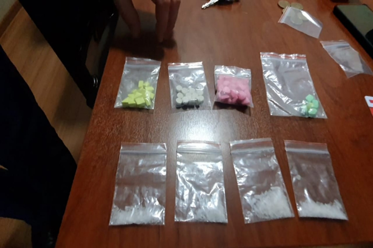 Sosial şəbəkələrdə onlayn yolla narkotik satan 27 nəfər saxlanılıb