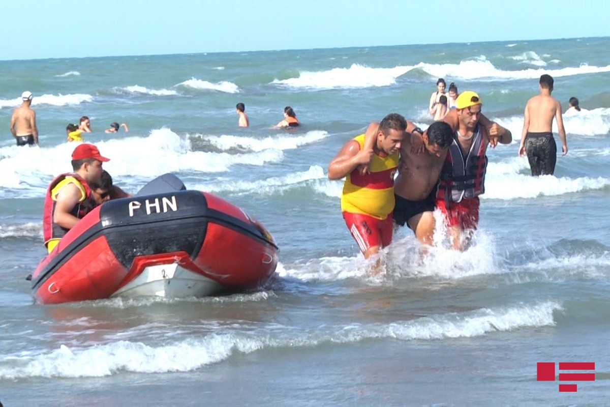Спасены тонувшие в море 4 человека