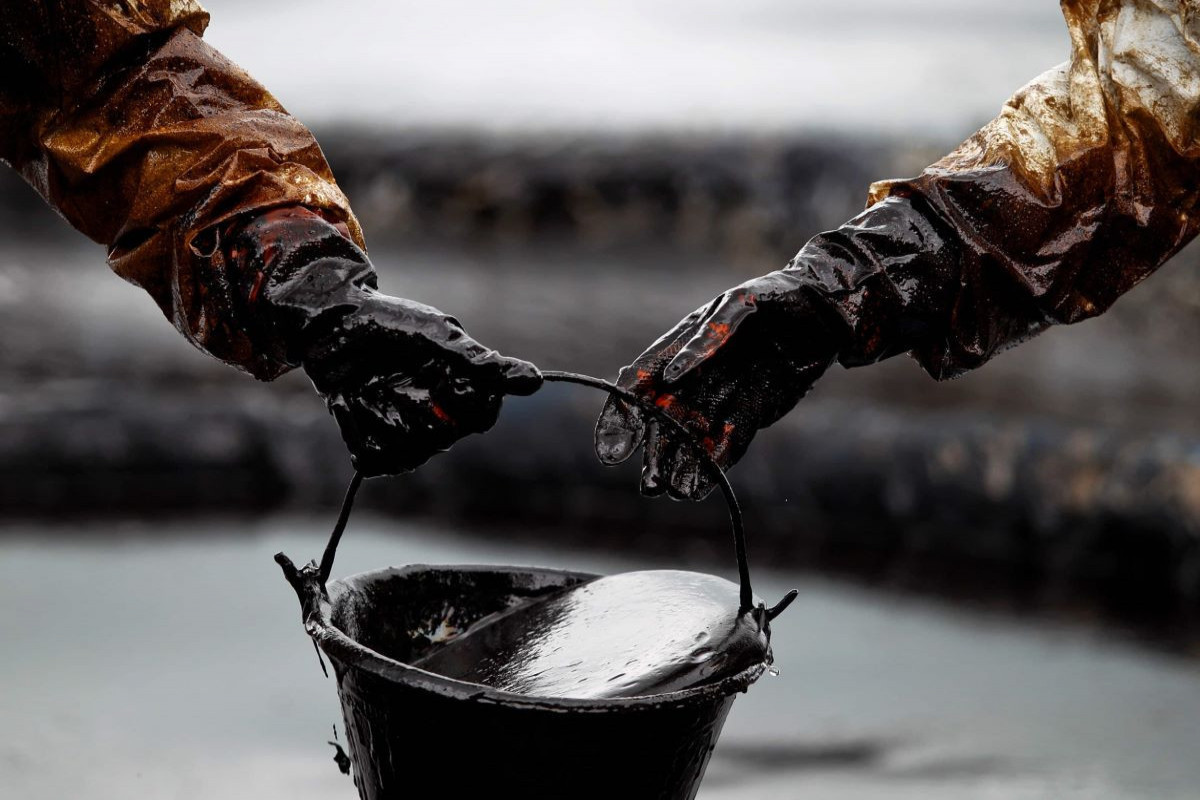 Эксперт: Цена на нефть в этом году не опустится ниже 65 долларов