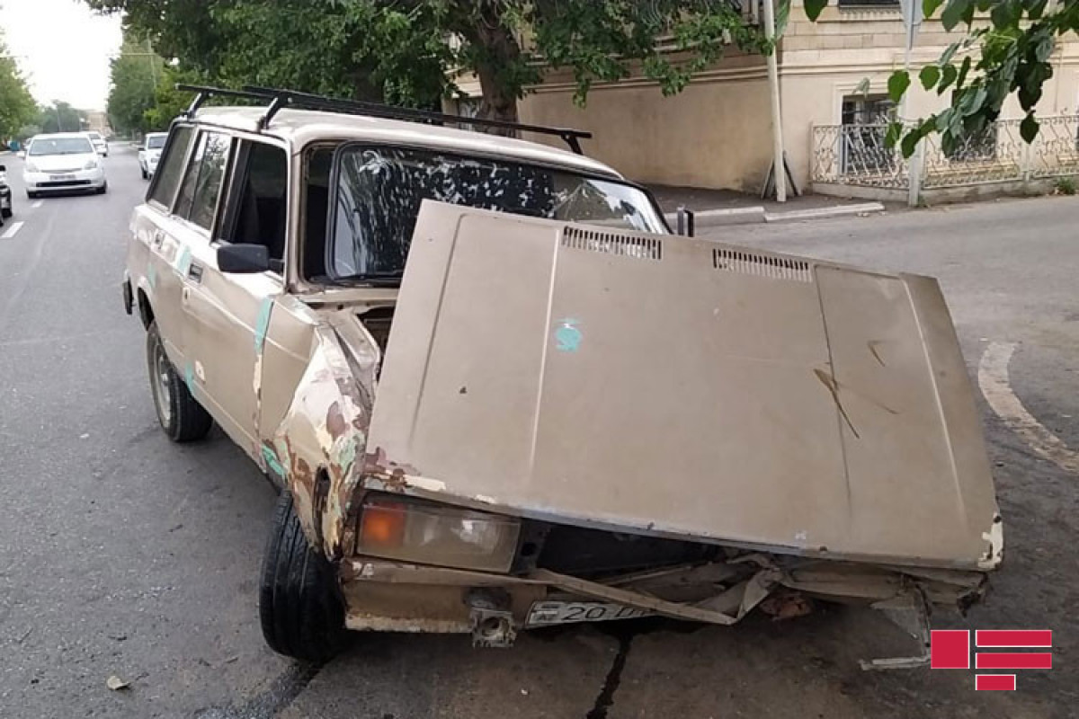 В Гяндже столкнулись два легковых автомобиля – ФОТО  