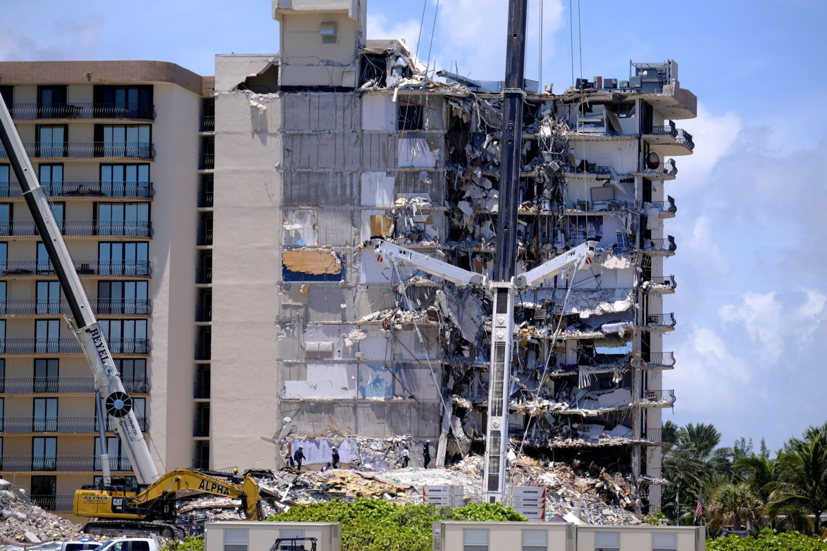 Rescuers still hope for survivors as death toll in Florida collapse hits 10