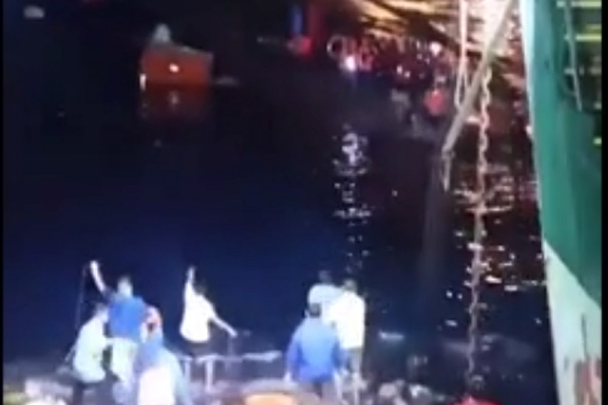 İndoneziyada sərnişin gəmisinin batması nəticəsində 6 nəfər ölüb, 7 nəfər itkin düşüb