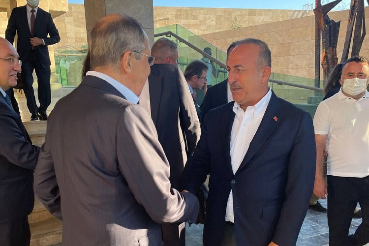 Rusiya XİN-in rəhbəri Sergey Lavrov və Türkiyə XİN-in rəhbəri Mövlud Çavuşoğlu