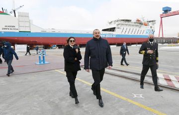 Prezident “Akademik Zərifə Əliyeva” gəmisinin suya salınması və ilk “Ro-Pax” tipli gəmi-bərənin istismara verilməsi mərasimində iştirak edib - YENİLƏNİB