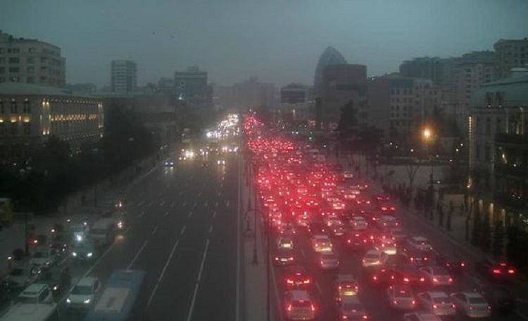 ГДП назвала причину заторов, наблюдаемых на дорогах Баку в последнее время