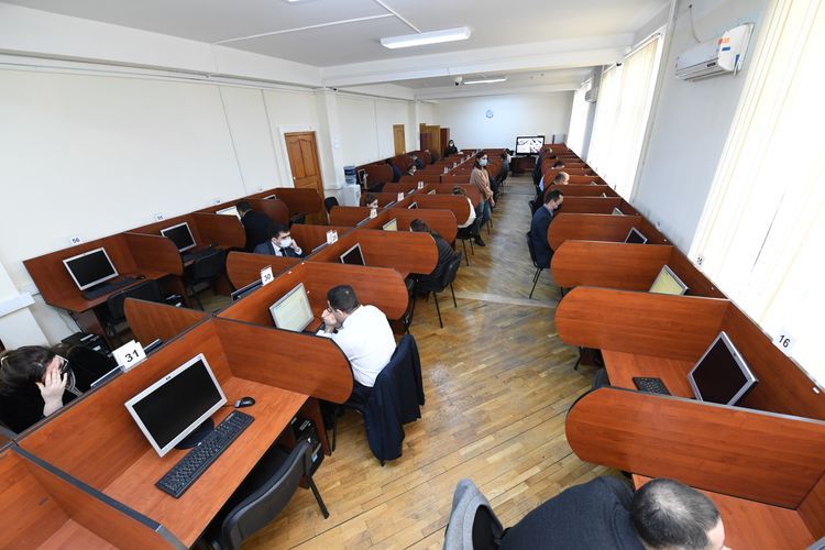 В Азербайджане проведен тестовый экзамен с кандидатами в судьи