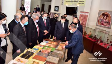 Ankarada “Dahi Azərbaycan şairi Nizami Gəncəvi” mövzusunda kitab və rəsm sərgiləri açılıb