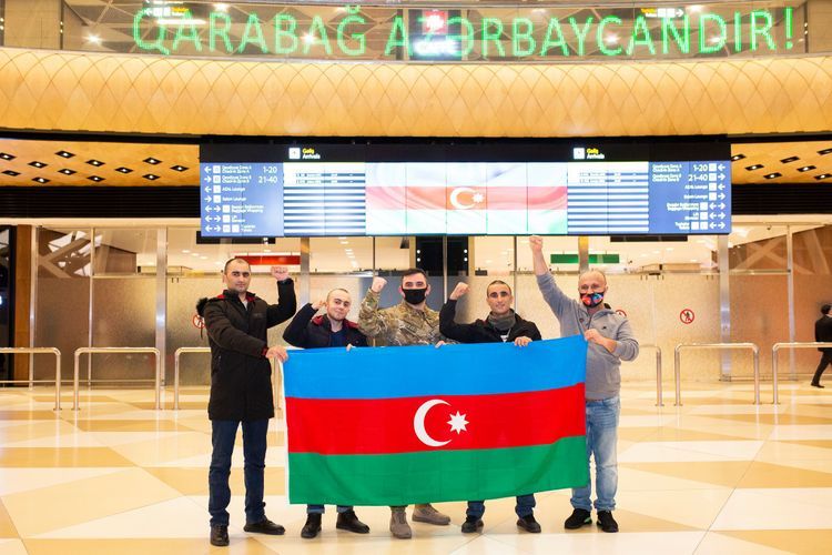 4 участника войны вернулись на родину после лечения в Турции