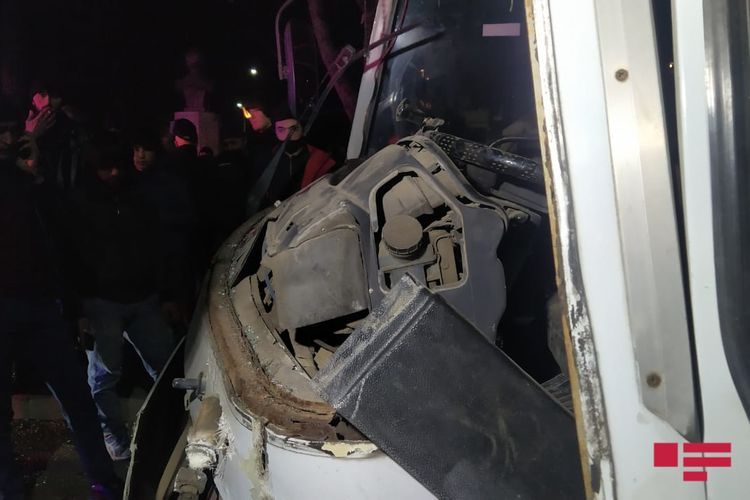 В Гяндже микроавтобус столкнулся с автомобилем, ранены 5 человек - ОБНОВЛЕНО - ФОТО