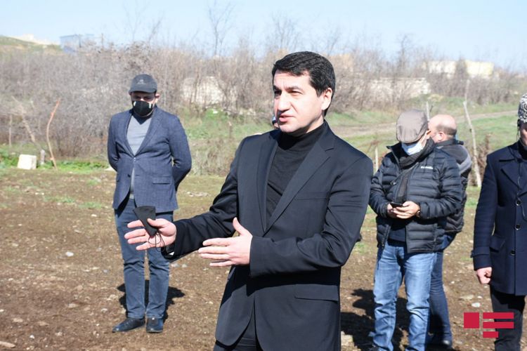Hikmət Hacıyev: "Məscidin təhqir edilməsi bütün dinlərdə qəbuledilməzdir"