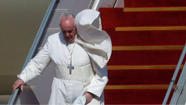 Papa Fransisk: “Qadına hörmət olunsun və qorunsun!”