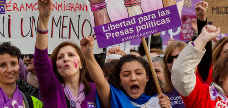 В Испании ультраправые женщины напали на феминисток