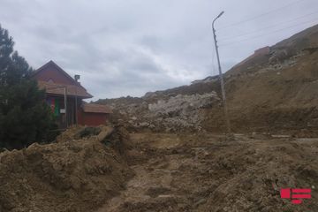 Səbail rayon icra hakimiyyətinin başçısı Badamdarda sürüşmə olan əraziyə gəlib - FOTO - YENİLƏNİB-3