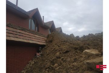 Səbail rayon icra hakimiyyətinin başçısı Badamdarda sürüşmə olan əraziyə gəlib - FOTO - YENİLƏNİB-3