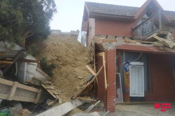 Səbail rayon icra hakimiyyətinin başçısı Badamdarda sürüşmə olan əraziyə gəlib - FOTO - YENİLƏNİB-3