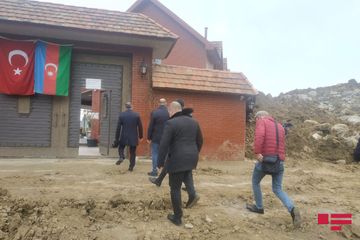 Səbail rayon icra hakimiyyətinin başçısı Badamdarda sürüşmə olan əraziyə gəlib - FOTO - YENİLƏNİB-3