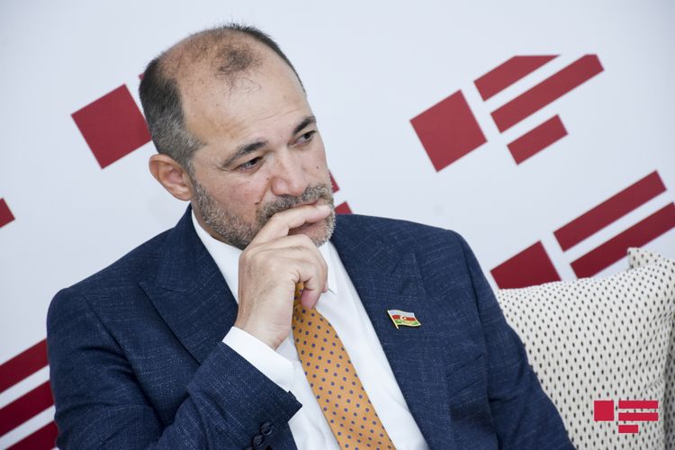 Deputat bələdiyyələrə dair qanunların bir qanunda birləşdirilməsini təklif edib