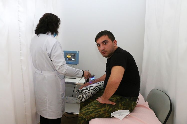 В рамках ОМС участникам войны и членам семей шехидов оказано 13 158 медицинских услуг